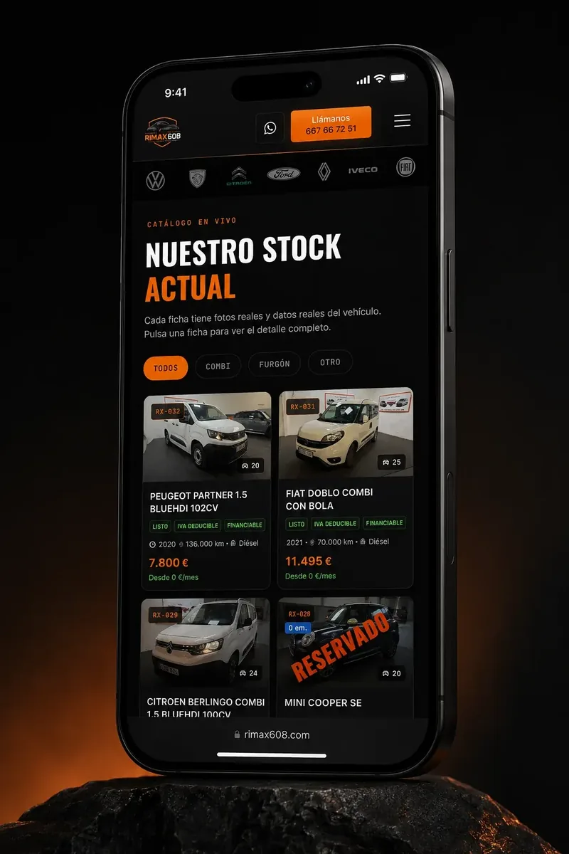 Web de Rimax608 en un móvil: catálogo en vivo con fichas de vehículo, precios y sello de reservado